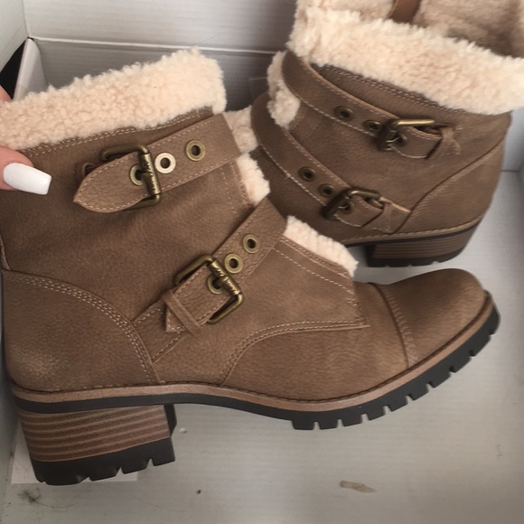 Shoes - Picture 2 of 3